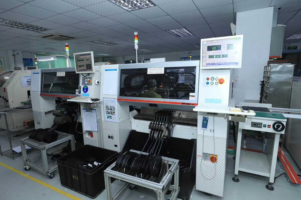Zwei SMT-Bestückungsautomaten, SM471 und SM482